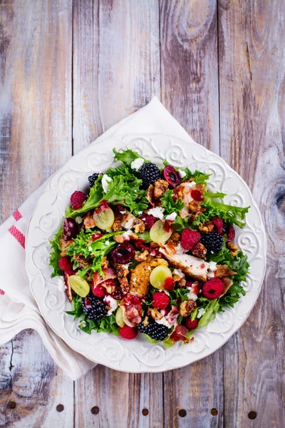 Delicious summer salad — Stock Photo, Image