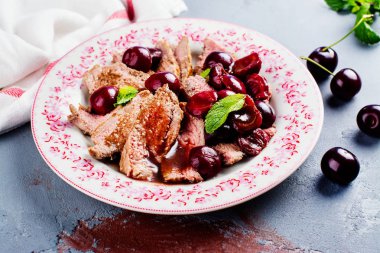 Pişmiş ördek göğsü fileto 
