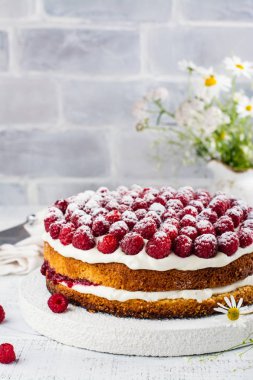 Ev yapımı ahududu cake