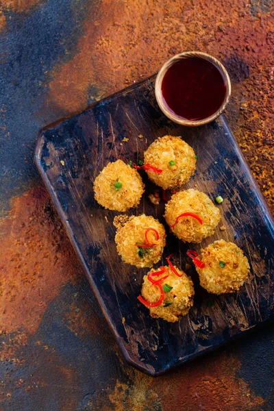 Kızarmış peynir topları