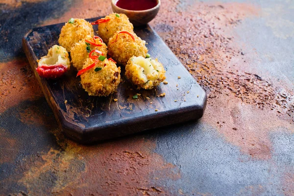 Kızarmış peynir topları