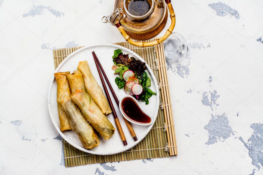 Fried spring rolls with vegetables