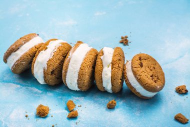 çikolata damla ile sandviç