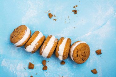 çikolata damla ile sandviç