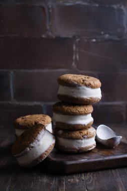 vanilyalı dondurma sandviç