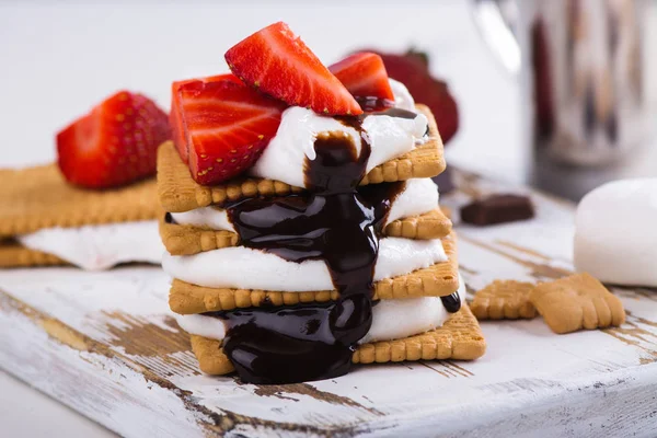 Dessert smores met marshmallow — Stockfoto