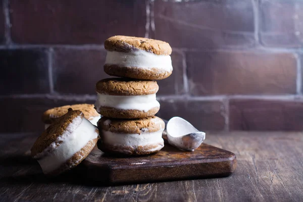 vanilyalı dondurma sandviç