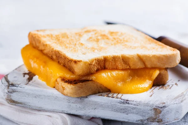 Broodje zelfgemaakte gegrilde kaas — Stockfoto