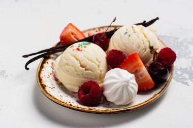 çilek vanilyalı dondurma 