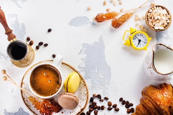 Pequeno-almoço saboroso com café — Fotografia de Stock