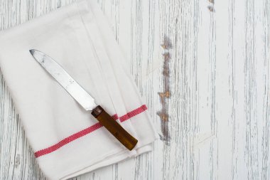 mutfak havlusu ve bıçak