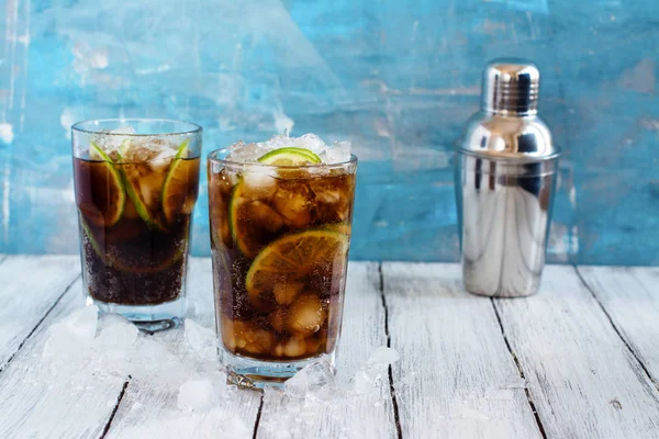 kokteyl limon ve nane ile.