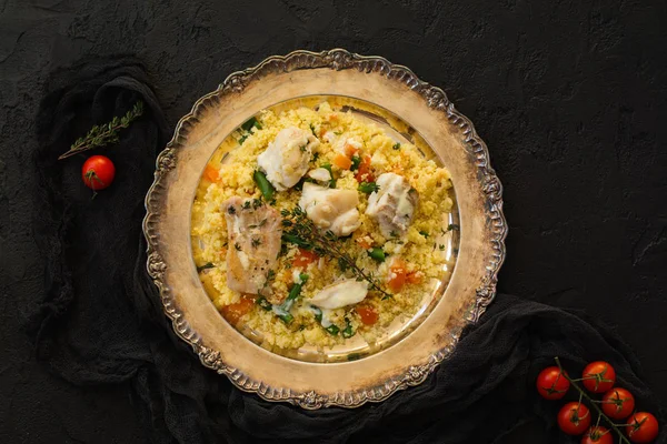 Couscous mit Fisch und Gemüse — Stockfoto