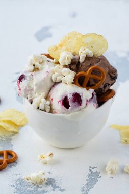 çilek vanilyalı dondurma