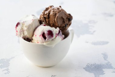 çilek vanilyalı dondurma