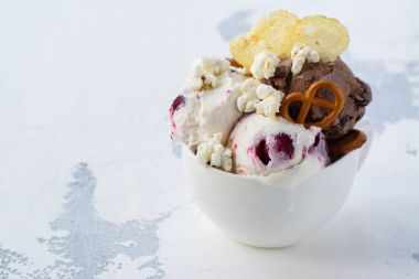 çilek vanilyalı dondurma