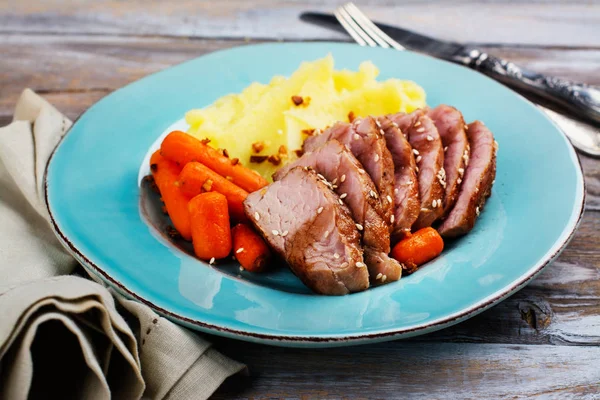 Püresi patates ile Dana rosto