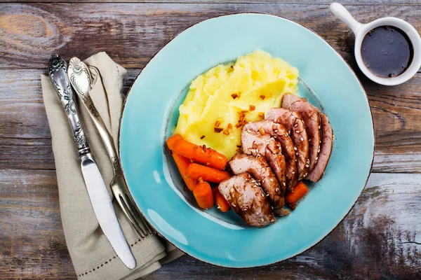 Püresi patates ile Dana rosto