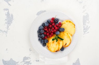 Süzme peynirli krep.