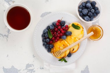 Süzme peynirli krep.