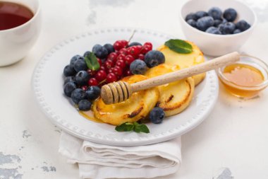 Süzme peynirli krep.