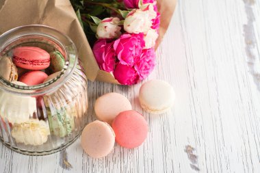 macarons Çerezler ve çiçekler