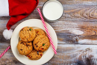 Süt ve kurabiye Santa için hazırlanan