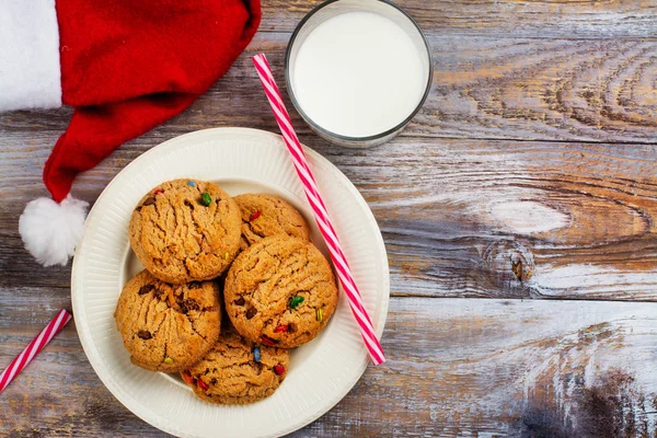 Süt ve kurabiye Santa için hazırlanan