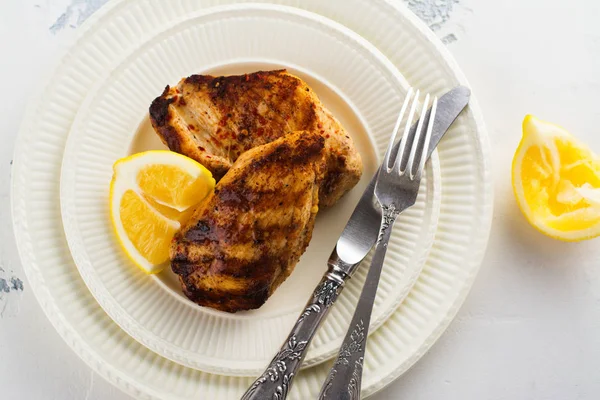 Izgara tavuk göğsü. 