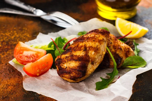 Izgara tavuk göğsü. 