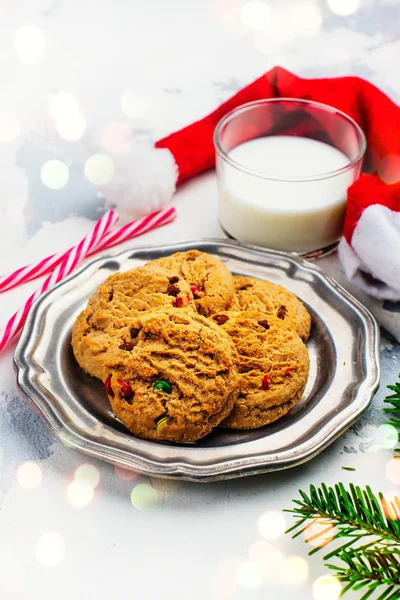 Noel Baba için süt ve kurabiye. 