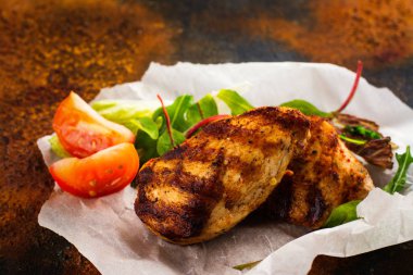 Izgara tavuk göğsü. 