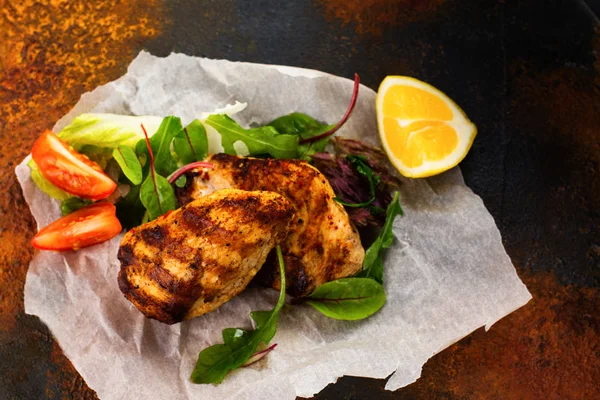 Izgara tavuk göğsü. 