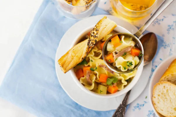 Sopa de macarrão de frango — Fotografia de Stock