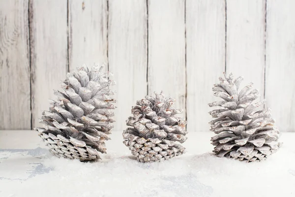 Cones de pinheiro decorativos — Fotografia de Stock