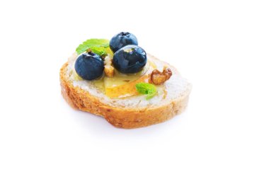 Çilek ile küçük bruschetta