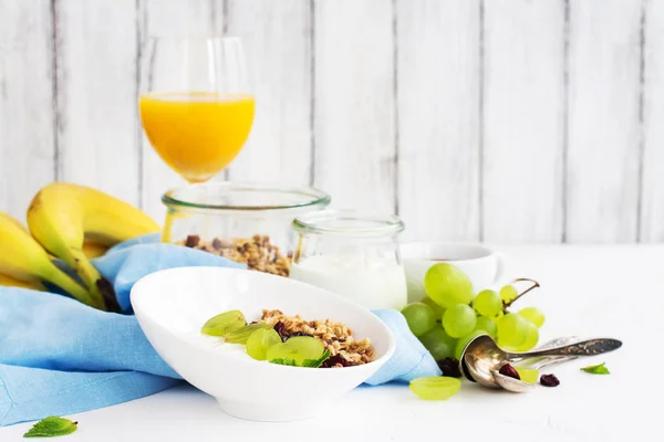 Granola caseira com frutas — Fotografia de Stock