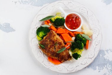 Kızarmış domuz eti biftek