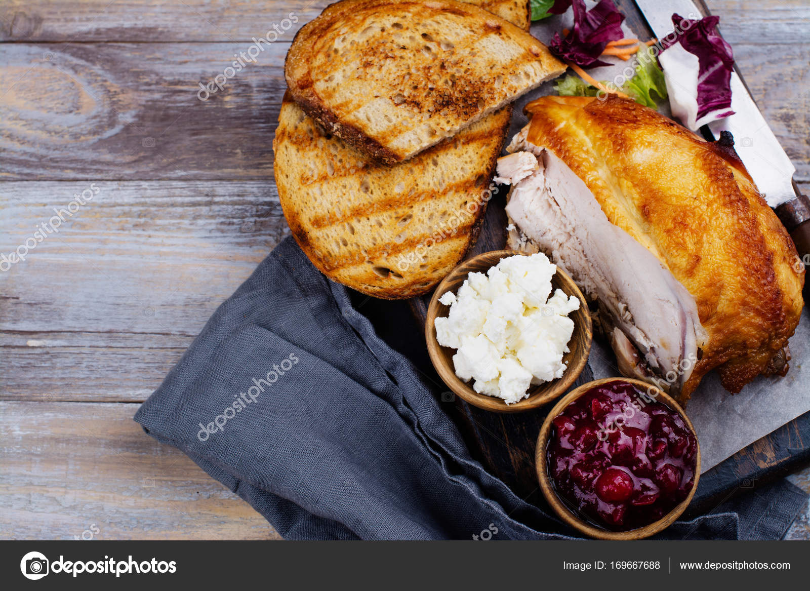 Zutaten Fur Hausgemachtes Truthahnsandwich Mit Preiselbeersosse Stockfotografie Lizenzfreie Fotos C Happy Lark 169667688 Depositphotos