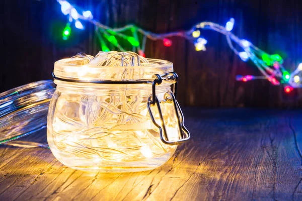 Luces de hadas de Navidad en un frasco de vidrio. Inicio x-mas concepto de decoración — Foto de Stock