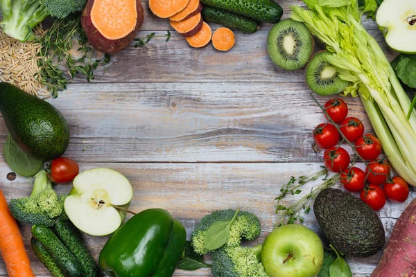 Assortimento di alimenti alcalini su fondo di legno — Foto Stock