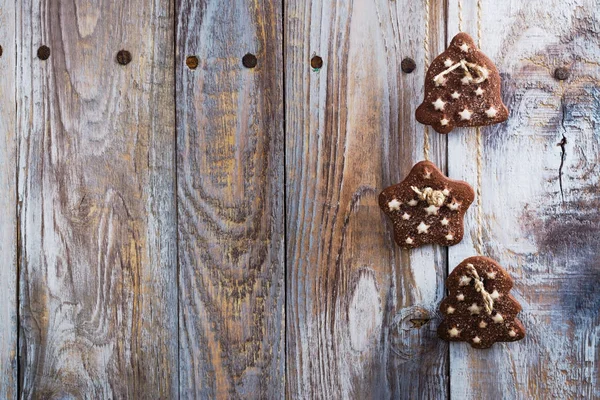 Mistura de biscoitos de Natal em mesa de madeira com decoração de Natal — Fotografia de Stock