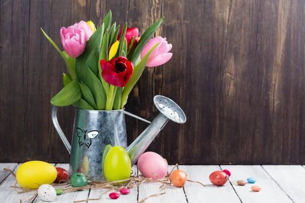 Bahar laleler ve Paskalya yumurtaları