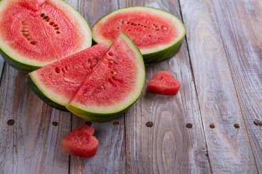 Taze karpuz dilimleri ve nane ahşap tablo