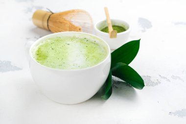 Matcha yeşil çay kahve bir fincan