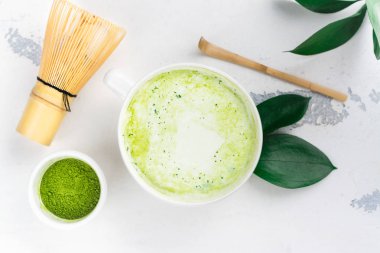 Matcha yeşil çay kahve bir fincan