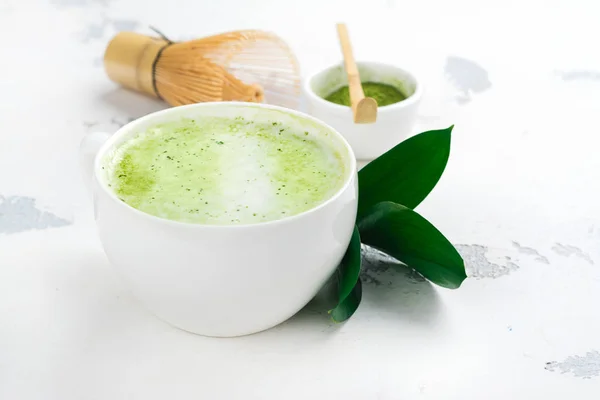 Matcha green tea latte in a cup — Stock Photo, Image