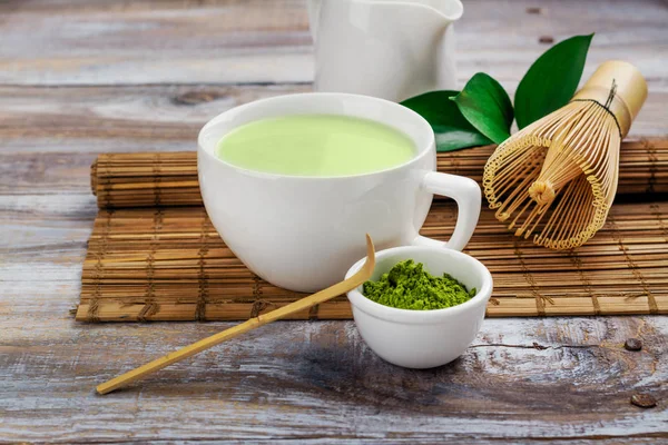 Matcha zöld tea latte egy csésze — Stock Fotó