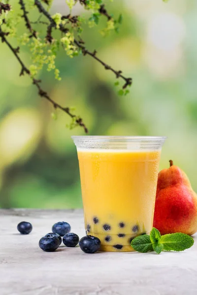 Homemade bubble tea with tapioca pearls — Stock Photo, Image