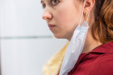 Coronavirus salgını önleme elleri sabunla sıcak suyla yıkar ve sık sık ovalayarak ve el dezenfektanı jeli kullanarak ovalar. Hamileyim.